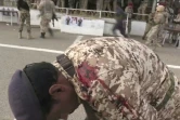 Une capture d'image d'une vidéo obtenue par l'AFPTV montrant un soldat yéménite blessé dans une attaque de drone contre une parade militaire sur la base loyaliste d'Al-Anad qui a fait au mois six morts le 10 janvier 2019