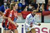 La joie de l'arrière centre Allison Pineau, après un but marqué contre la Norvége, lors de la finale du Mondial-2021, le 19 décembre 2021 à Granollers (Espagne)