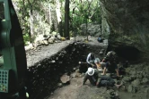 Photo remise le 9 février 2022 par l'équipe d'archéologues et paléoanthropologues menée par Ludovic Slimak, montrant la grotte Mandrin, dans la Drôme