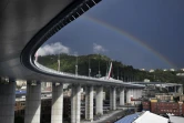 Un arc-en-ciel se dessine au dessus du pont de San Giorgio lors de son inauguration à Gênes (Italie, le 3 août 2020
