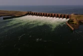 Le barrage de la centrale de Yacyreta, le 18 août 2021 à Itapua, entre l'Argentine et le Paraguay
