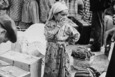 Des Harkis et leurs familles arrivent au camp de Rivesaltes après avoir fui l'Algérie, le 16 septembre 1962