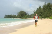 Une photographie fournie par l'agence de communication GSI, montrant Serge Girard, courant sur une plage à Hawaï, le 2 septembre 2016