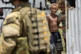 Photo fournie par la Force de défense australienne le 27 novembre 2021 de soldats australiens dans les rues de Honiara, aux Iles Salomon