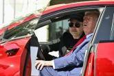 Le président américain Donald Trump et l'entrepreneur Elon Musk essayent la Tesla fraîchement acquise par le républicain, le 11 mars 2025 à la Maison Blanche