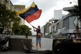 Une militante de l'opposition manifeste à Caracas, le 10 juillet 2017