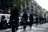 File de vélos sur une piste cyclable à Paris, le 10 décembre 2019