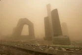 Des tours au milieu d'une tempête de sable dans le centre des affaires de Pékin le 15 mars 2021