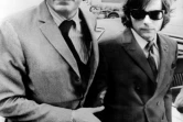 Le cinéaste Roman Polanski (d), le 10 août 1969 à Londres, après le meurtre de sa femme Sharon Tate par Charles Manson