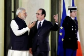 Le Premier ministre indien Narendra Modi accueilli sur le perron de l'Elysée par le président François Hollande le 10 avril 2016 à Paris