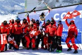 La Suissesse Corinne Suter, portée en triomphe par toute l'équipe, après sa victoire dans la descente aux Championnnats du monde, le 13 février 2021 à Cortina d'Ampezzo (Italie)