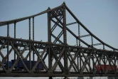 Des camions sur le pont de l'Amitié allant de Sinuiju en Corée du Nord à Dandong en Chine le 6 juillet 2017 