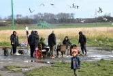 Des migrants dans un camp à Calais, le 1er décembre 2021