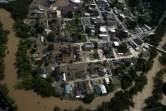 Vue aérienne de maisons submergées par les eaux à Jackson, le 30 juillet 2022 dans le Kentucky