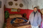 Chambre dans une "damous", maison troglodyte à Ghariane, ville perchée dans les montagnes du nord-ouest de la Libye, le 5 février 2022
