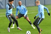 Les joueurs de Manchester City Leroy Sané (G), Fabian Delph (C) et Kevin De Bruyne (D) à l'entraînement le 31 octobre 2017 à Manchester