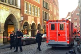 Policiers et urgentistes sont déployés à Münster (nord-ouest de l'Allemagne), le 7 avril 2018 après qu'une voiture a foncé dans la foule