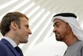 Photo d'archive du président français Emmanuel Macron (G) et son homologue émirati Mohammed ben Zayed al-Nahyane à Dubaï, le 3 décembre 2021
