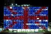 Le bâtiment de la municipalité de Tel-Avi illuminé aux couleurs du drapeau britannique après l'annonce du décès de la reine Elizabeth II, le 8 septembre 2022
