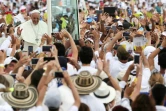Le pape salue les fidèles en papamobile à Contecar avant de célébrer une messe en plein air le 10 septemebre 2017 sur une photo fournie par la Conférence des évèques colombiens 