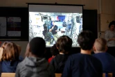 Sur l'écran géant du vidéoprojecteur disposé dans chaque école participante, l'image est parfaitement nette, le son clair et les questions parviennent au scientifique en moins de cinq secondes.