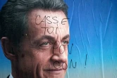 Graffiti "Casse toi pauvre con"  sur une affiche électorale de Sarkozy le 28 avril 2012 à Paris
