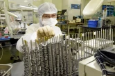 Un ouvrier de NSK Micro Precision à l'oeuvbre à Fujisawa, au Japon, le 7 août 2017