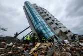 Un immeuble affaisé après un violent séisme, dans la ville de Hualien, le 7 février 2018 à Taïwan