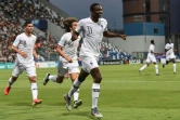 Le Français Jean-Philippe Mateta (d) ouvre la marque sur penalty contre l'Espagne en demi-finale de l'Euro espoirs, le 27 juin 2019 à Reggio d'Emilie (Italie)