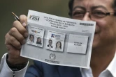 Le candidat de gauche Gustavo Petro vote à la présidentielle colombienne à Bogota, le 17 juin 2018