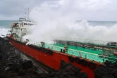 Le pétrolier mauricien Tresta Star échoué sur la côte de l'île française de La Réunion, le 4 février 2022 à Saint-Philippe