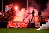 Des supporters toulousains lancent des fumigènes sur la pelouse lors du match de Coupe de France à Saint-Pryvé-Saint-Mesmin, le 4 janvier 2020 