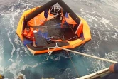 Cette capture d'écran prise d'une vidéo distribuée le 4 septembre 2020 par les gardes-côtes japonais montre un des membres d'équipage d'un cargo ayant fait naufrage secouru