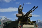 Des membres du mouvement de résistance afghan et des forces anti-talibans montent la garde dans un avant-poste à Kotal-e Anjuman, dans la province de Panjshir, le 23 août 2021
