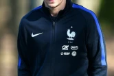 L'attaquant des Bleus Antoine Griezmann arrive pour participer à une conférence de presse à Clairefontaine, le 22 mars 2016 