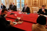 Le Premier ministre Jean Castex (C) reçoit les partenaires sociaux, le 26 octobre 2020 à Paris