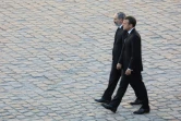 Le président Emmanuel Macron et le Premier ministre arménien Niko Pachinian, lors de l'hommage national au chanteur Charles Aznavour, le 5 octobre 2018 aux Invalides, à Paris