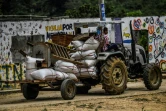 Un paysan conduit son tracteur dans le village colombien de Chengue, le 29 août 2019