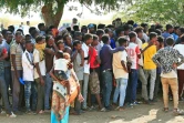 Des réfugiés éthiopiens font la queue pour recevoir de la nourriture dans le camp d'Oum Raquba au Soudan, le 15 novembre 2020 
