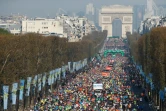Des coureurs sur les Champs-Elysées lors du 39e marathon de Paris, le 12 abril 2015
