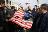 Des Iraniens déchirent un drapeau américain, le 3 janvier 2020 à Téhéran