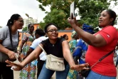 Des Partisans de la "dame de fer" ivoirienne Simone Gbagbo célèbrent sa libération, Abidjan, 8 août  2018.