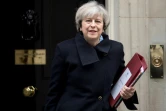 La Première ministre britannique Theresa May, devant le 10 Downing, le 1er mars 2017 à Londres