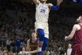 Ben Simmons des Philadelphia 76ers monte au panier face aux Cleveland Cavaliers, le 6 avril 2018 à Philadelphie