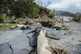 Des routes encombrées d'amas de fils électriques, de tôles et de bois, le 22 septembre à Roseau, capitale de la Dominique