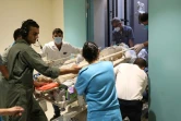 Un blessé dans l'explosion d'une citerne d'essence à Tiel, est pris en charge à l'hôpital Geitawi, le 15 août 2021 à Beyrouth