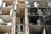 Un immeuble d'habitation à Kharkiv (Ukraine) endommagé par des bombardements russes, photographié le 5 avril 2022