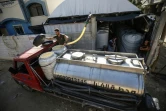 Un livreur d'eau potable palestinien, à Khan Younès (Gaza) le 18 novembre 2020