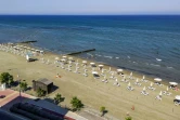 Vue aérienne de la plage de Larcana, le 1er août à Chypre