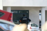 Un policier devant le lycée Tocqueville de Grasse, le 16 mars 2017